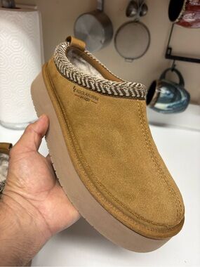 Koolaburra women’s sz 9 Koolaburra by UGG Burree excellent condition